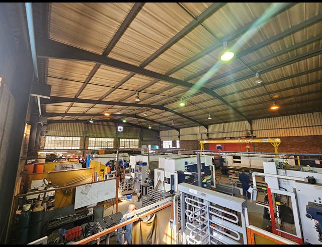 1,880M² WAREHOUSE TO LET IN MEADOWDALE